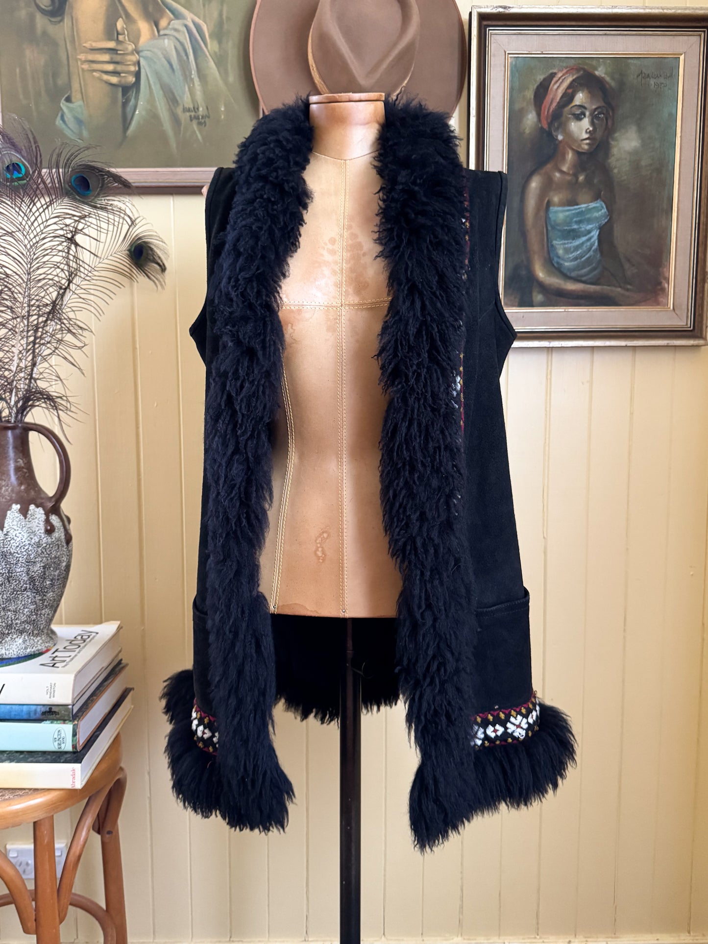 VINTAGE 1970S BLACK SUEDE LEATHER PENNY LANE SHEARLING WOOL VEST S/M