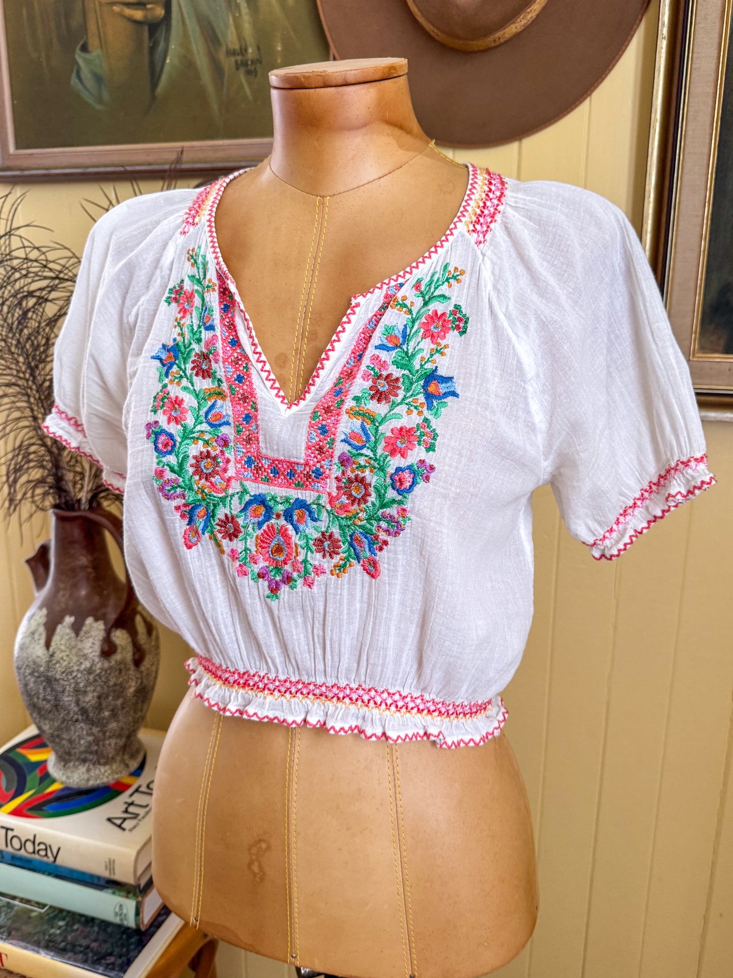 VINTAGE 1990S COTTON CHEESECLOTH EMBROIDERED FOLK BLOUSE S/M