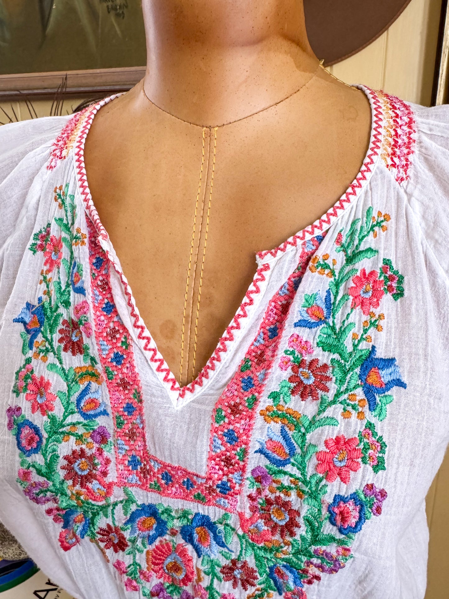 VINTAGE 1990S COTTON CHEESECLOTH EMBROIDERED FOLK BLOUSE S/M