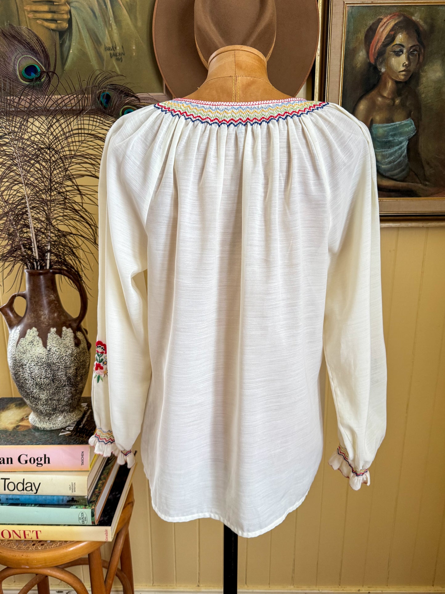 VINTAGE 1980S HUNGARIAN EMBROIDERED COTTON BLEND LONG SLEEVE PEASANT BLOUSE S/M