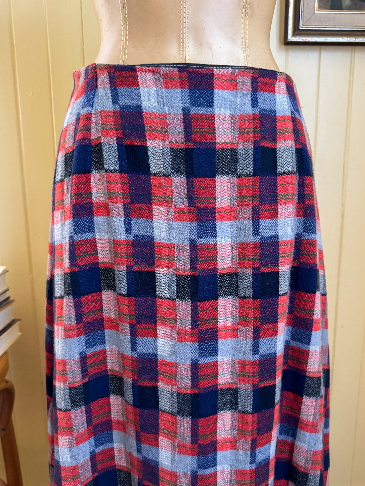 VINTAGE 1970S WOOL BLEND PLAID A-LINE MAXI SKIRT M