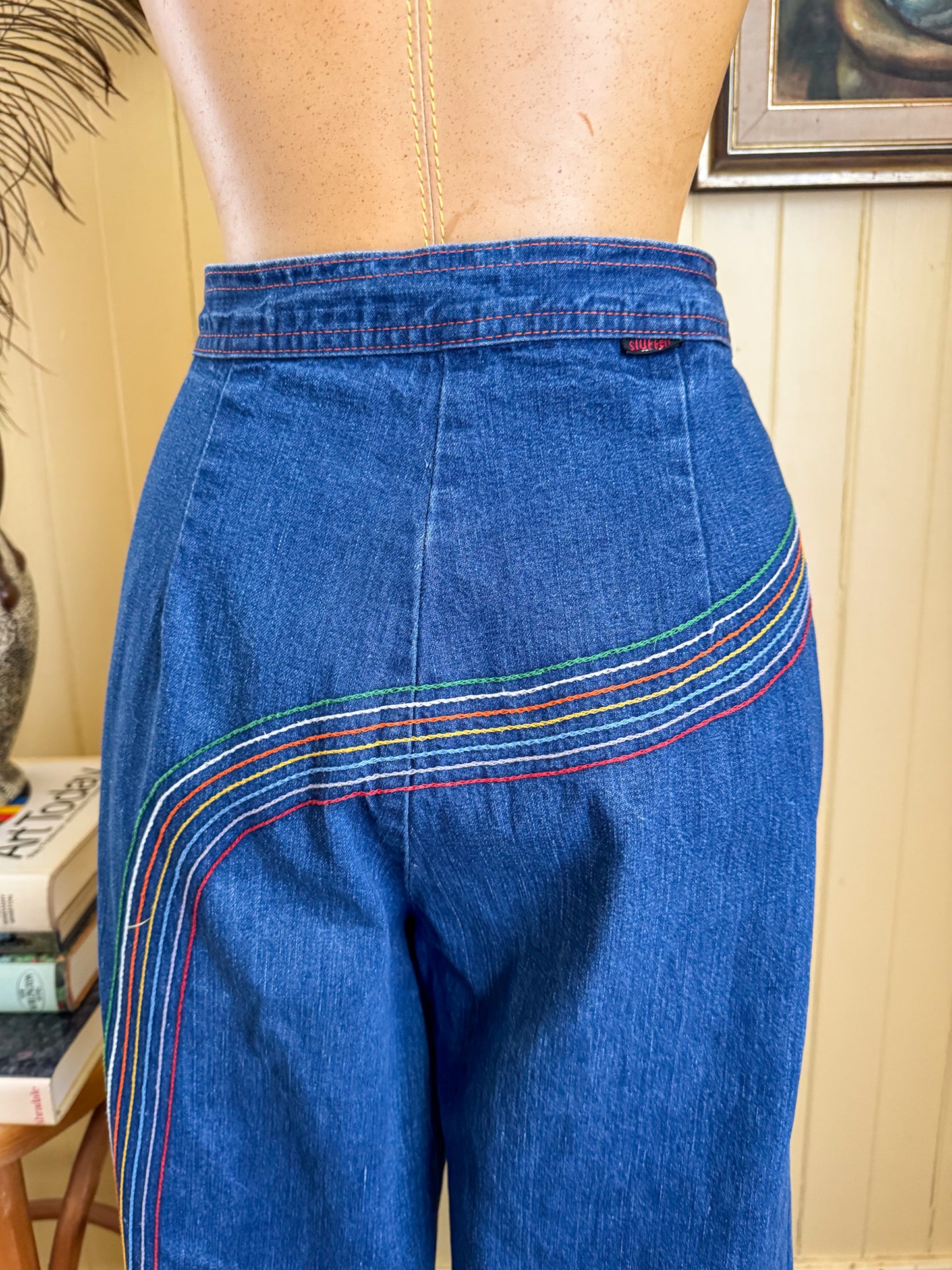 VINTAGE 1970S STUFFED HIGH WAIST RAINBOW STITCH CROPPED DENIM JEANS M