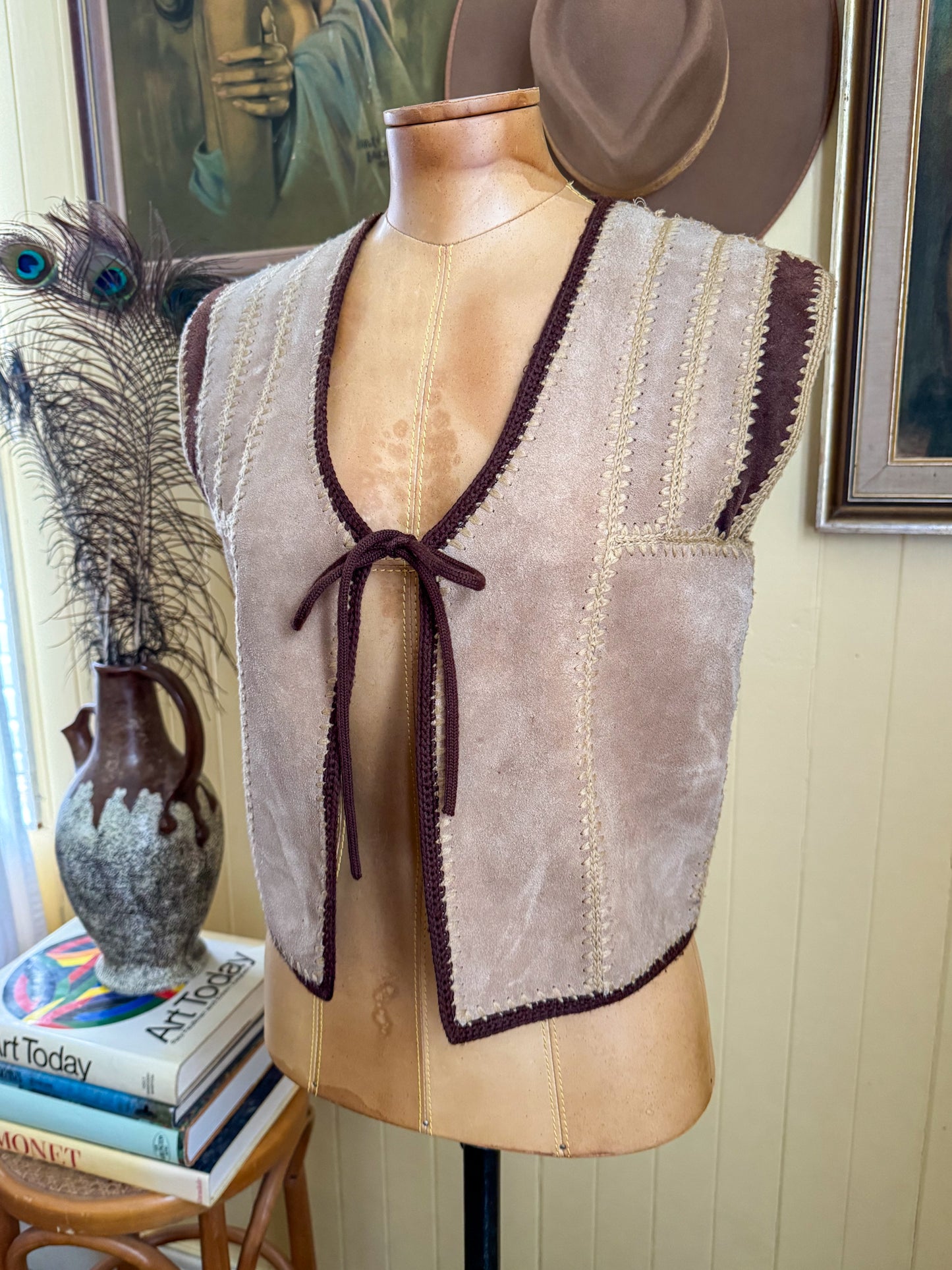 VINTAGE 1970S LEATHERCRAFT TAUPE SUEDE BLANKET STITCH TIE WAISTCOAT VEST S