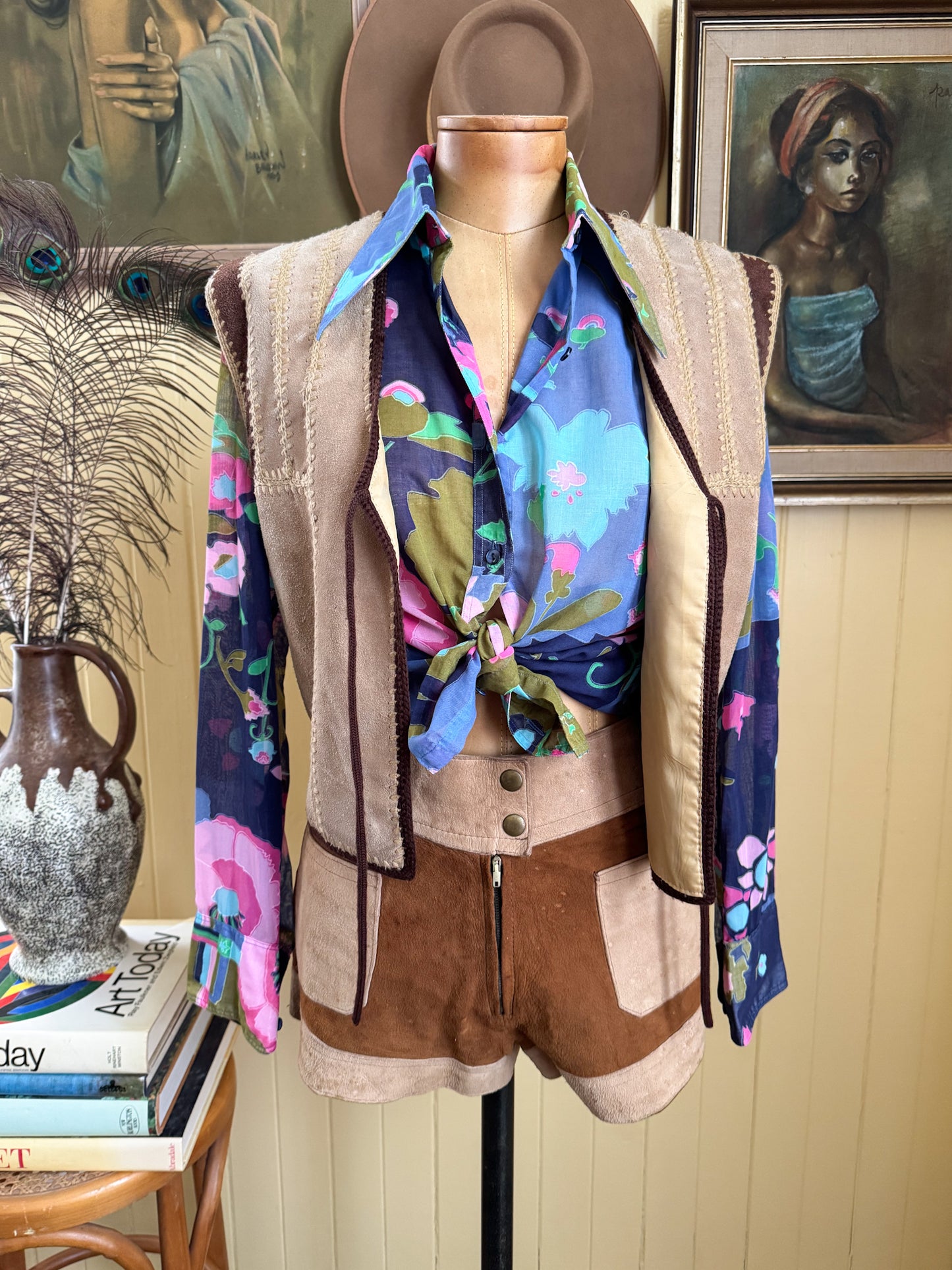 VINTAGE 1970S LEATHERCRAFT TAUPE SUEDE BLANKET STITCH TIE WAISTCOAT VEST S