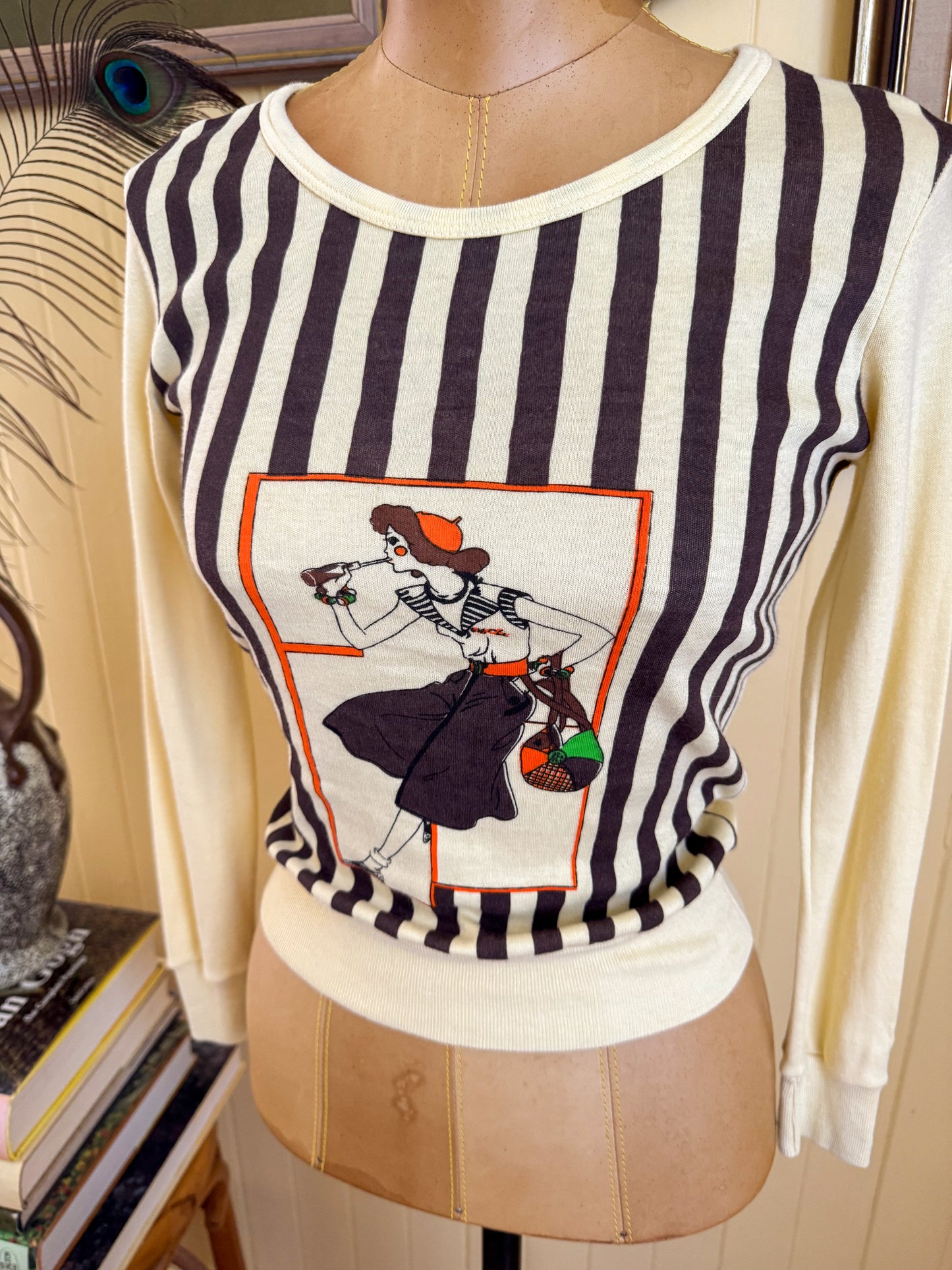VINTAGE 1970S EMILY ROBBINS SPORTSWEAR ART DECO PRINT COTTON LONG SLEEVE T-SHIRT XS