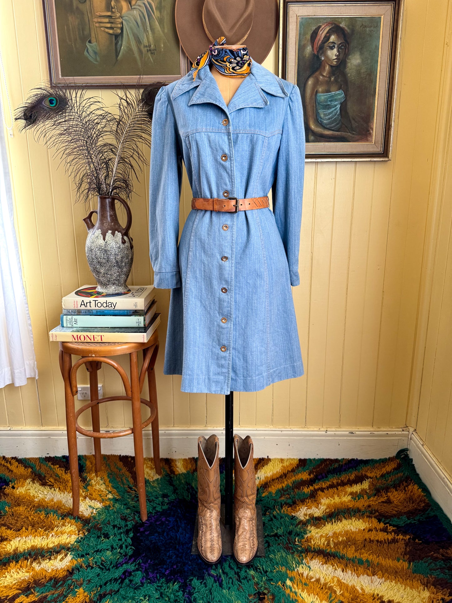 VINTAGE 1970S CHAMBRAY COTTON DENIM EMBROIDERED LONGLINE JACKET S/M