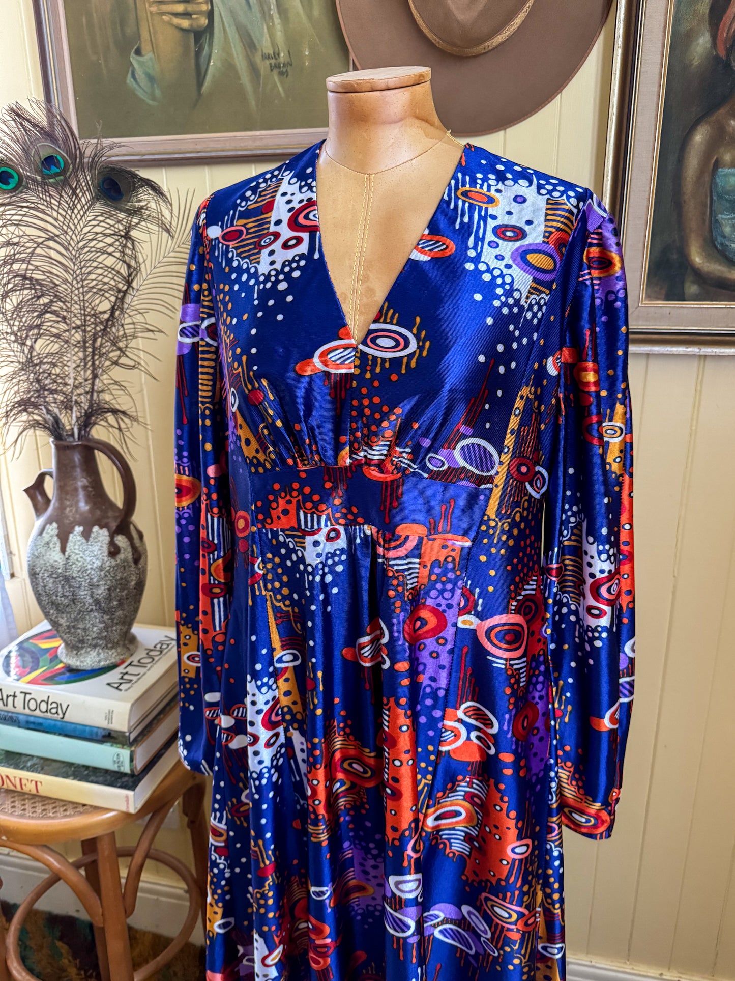 VINTAGE 1970S GROOVY NYLON FLORAL PRINT MAXI HOSTESS DRESS L