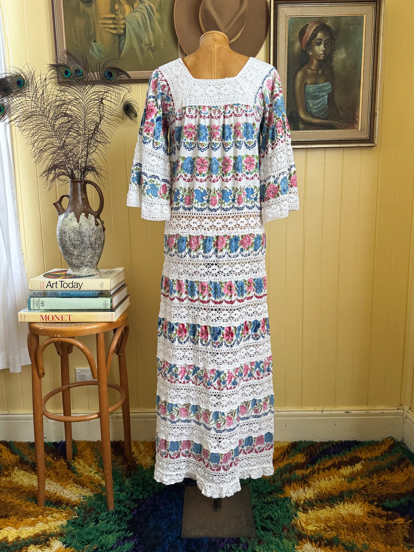VINTAGE 1970S MEXICAN COTTON FLORAL PRINT LACE TIERED MAXI DRESS S