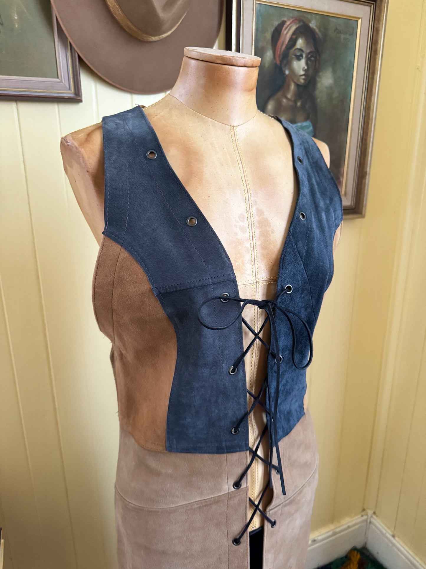VINTAGE 1970S SUEDE LEATHER TWO TONE LACE UP LONGLINE WAISTCOAT VEST S