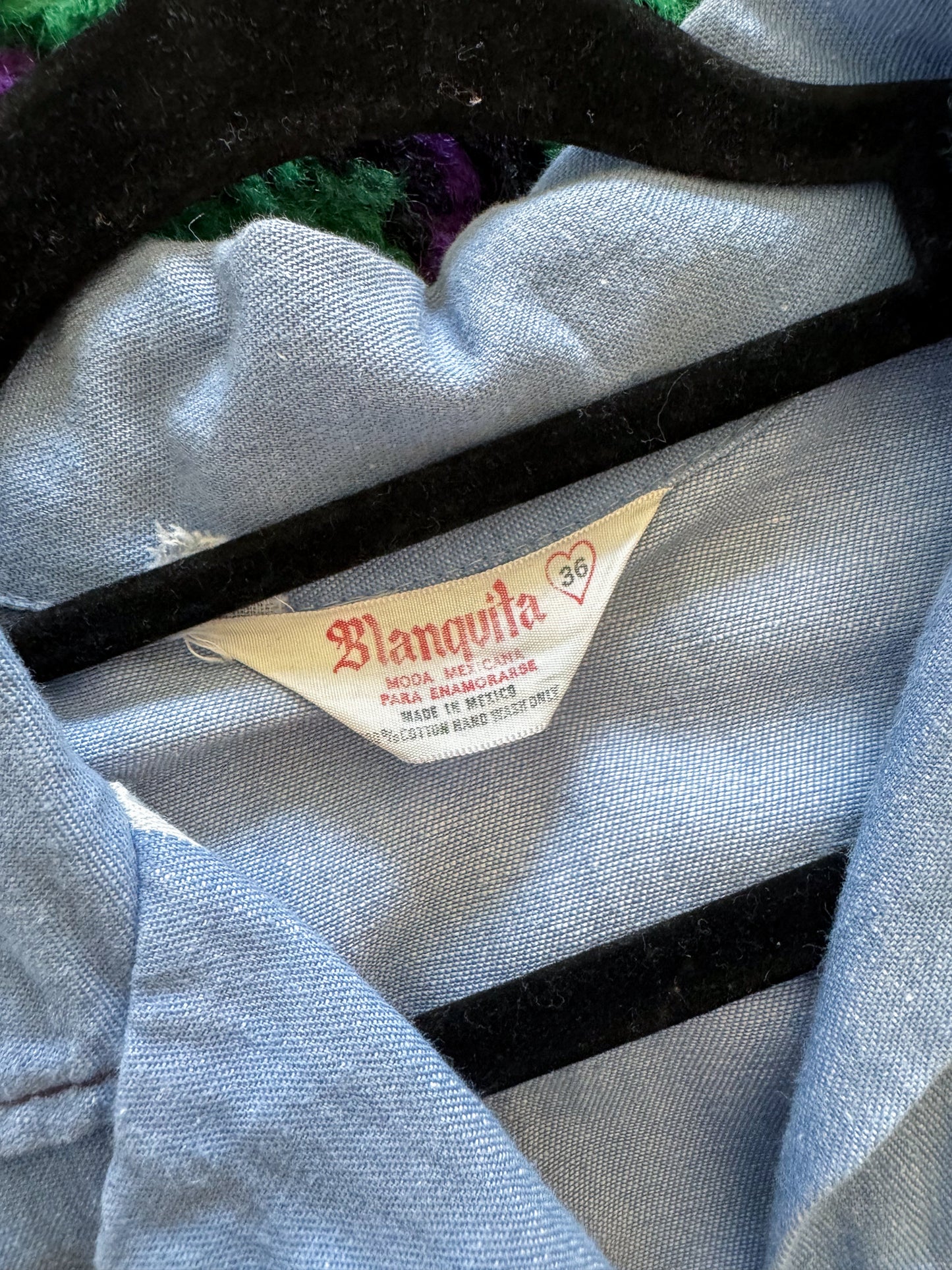 VINTAGE 1970S MEXICAN COTTON CHAMBRAY FLORAL EMBROIDERED SHIRT JACKET S/M