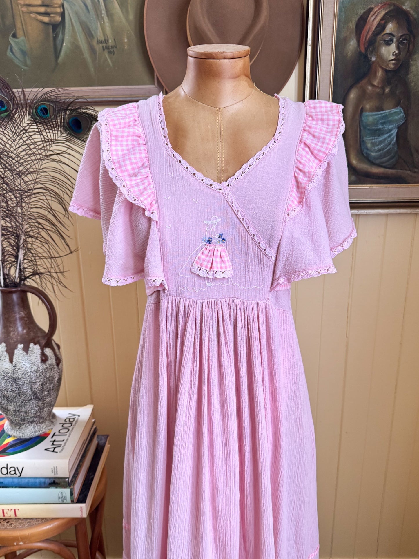 VINTAGE 1970S COTTON CHEESECLOTH GAUZE APPLIQUE RUFFLED MAXI DRESS M