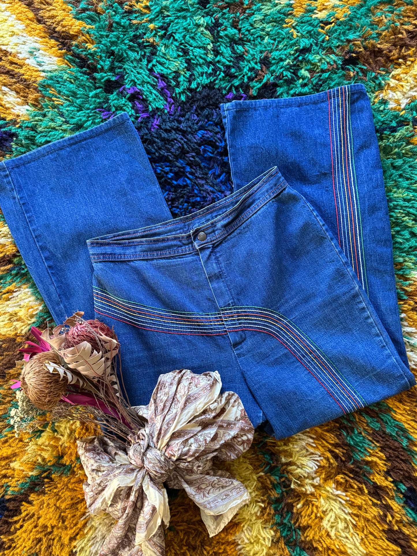VINTAGE 1970S STUFFED HIGH WAIST RAINBOW STITCH CROPPED DENIM JEANS M
