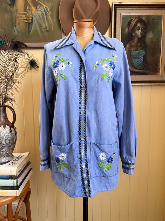 VINTAGE 1970S MEXICAN COTTON CHAMBRAY FLORAL EMBROIDERED SHIRT JACKET S/M