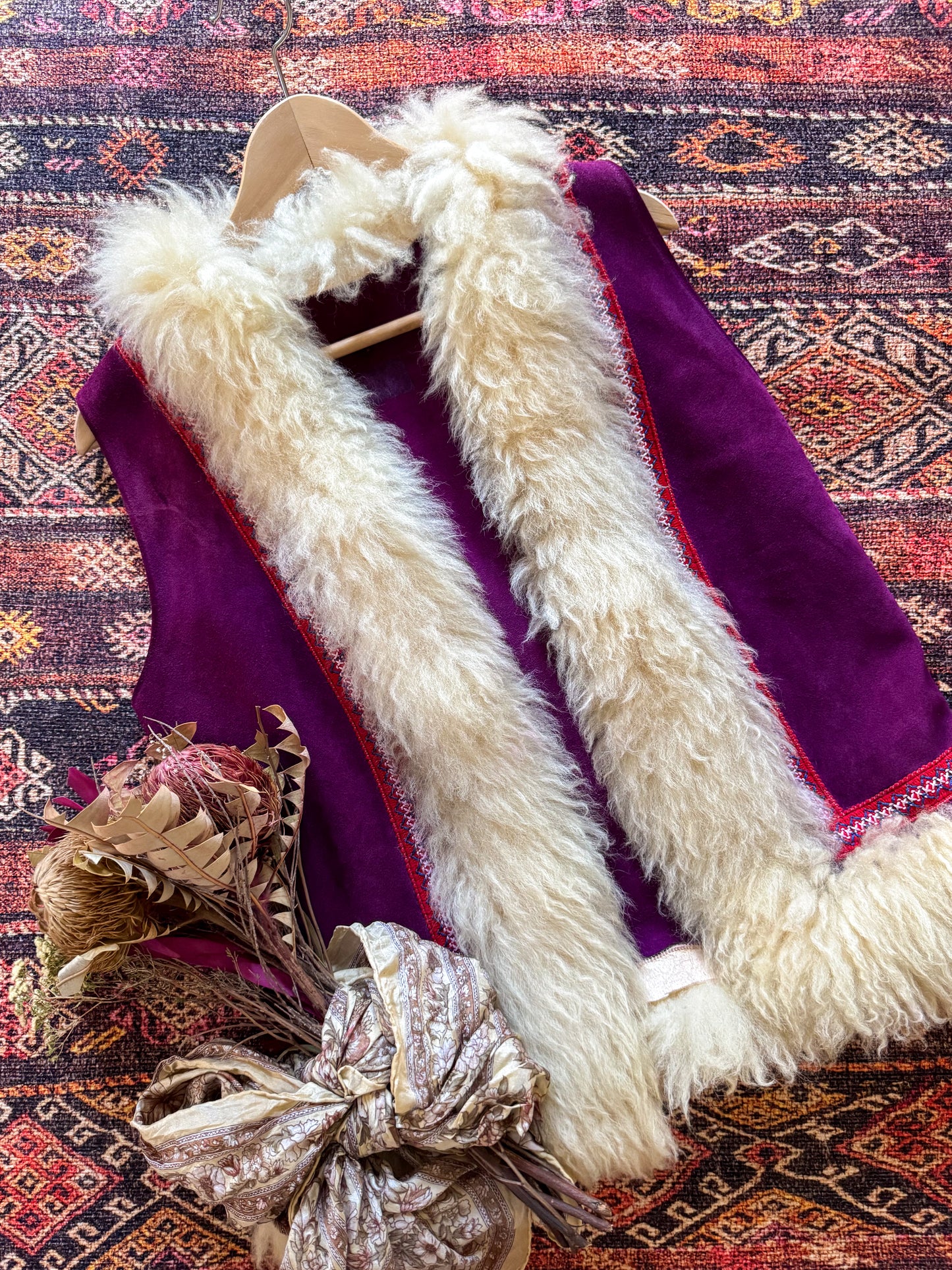 VINTAGE 1970S PURPLE SUEDE LEATHER PENNY LANE SHEARLING VEST S/M