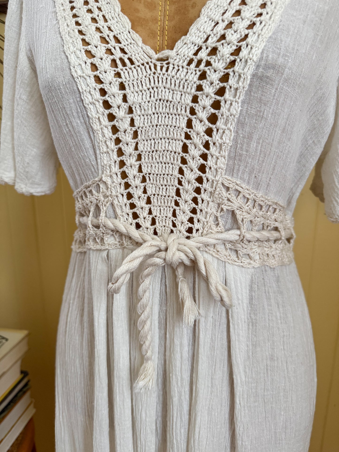 VINTAGE 1970S INDIAN COTTON CHEESECLOTH CROCHET MAXI DRESS S/M