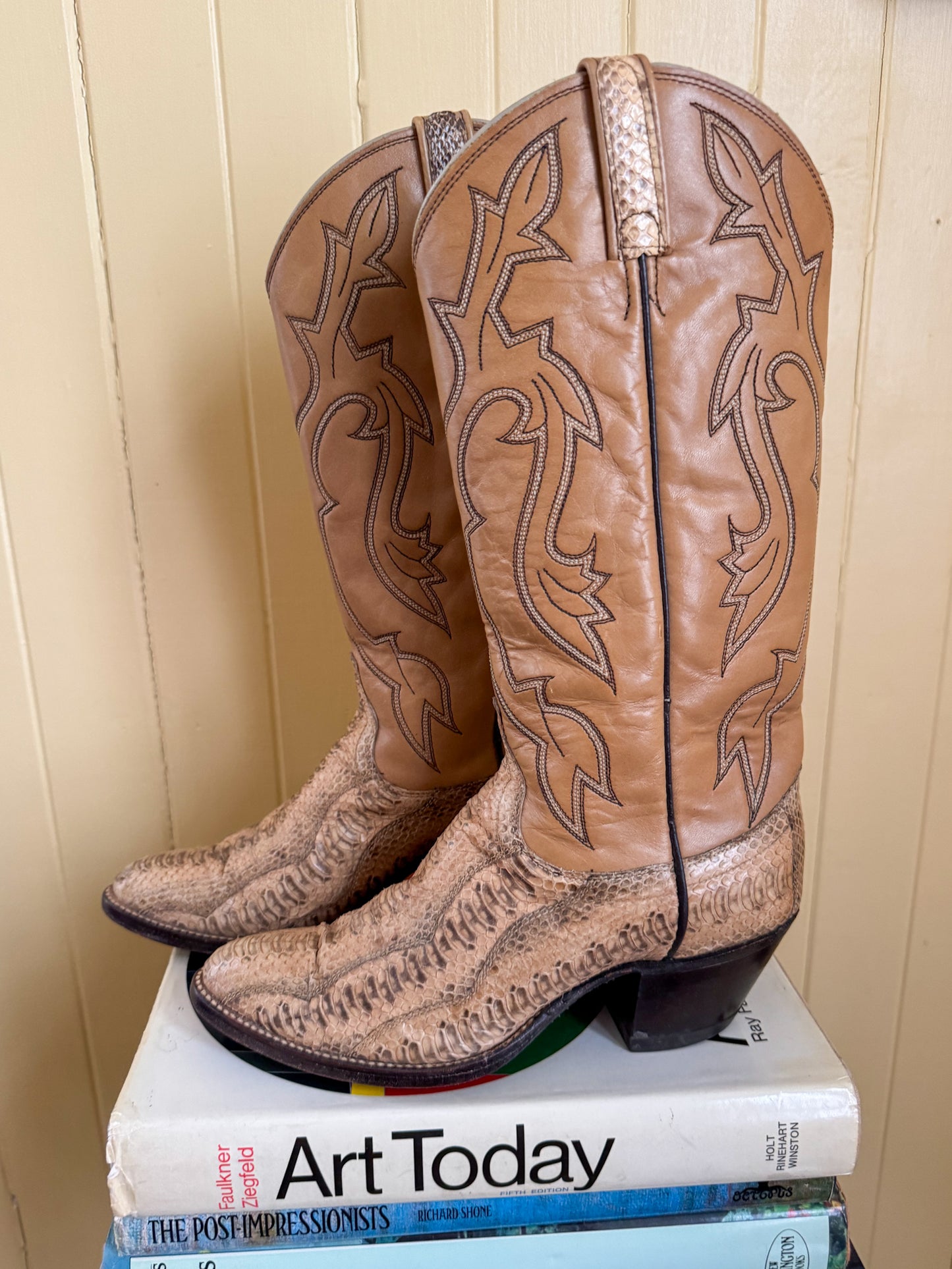 VINTAGE DAN POST EXOTIC PYTHON SNAKESKIN EMBROIDERED LEATHER WESTERN BOOTS 7/38