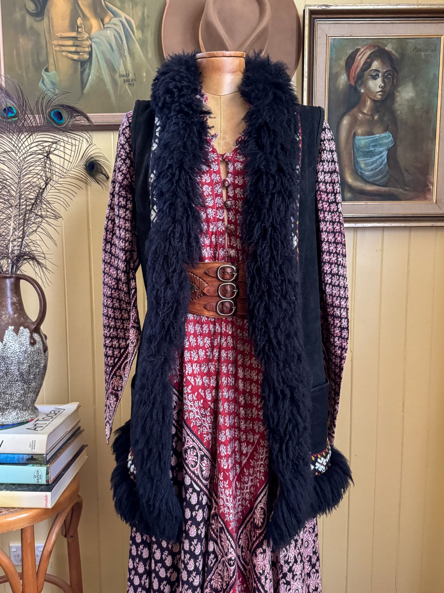 VINTAGE 1970S BLACK SUEDE LEATHER PENNY LANE SHEARLING WOOL VEST S/M