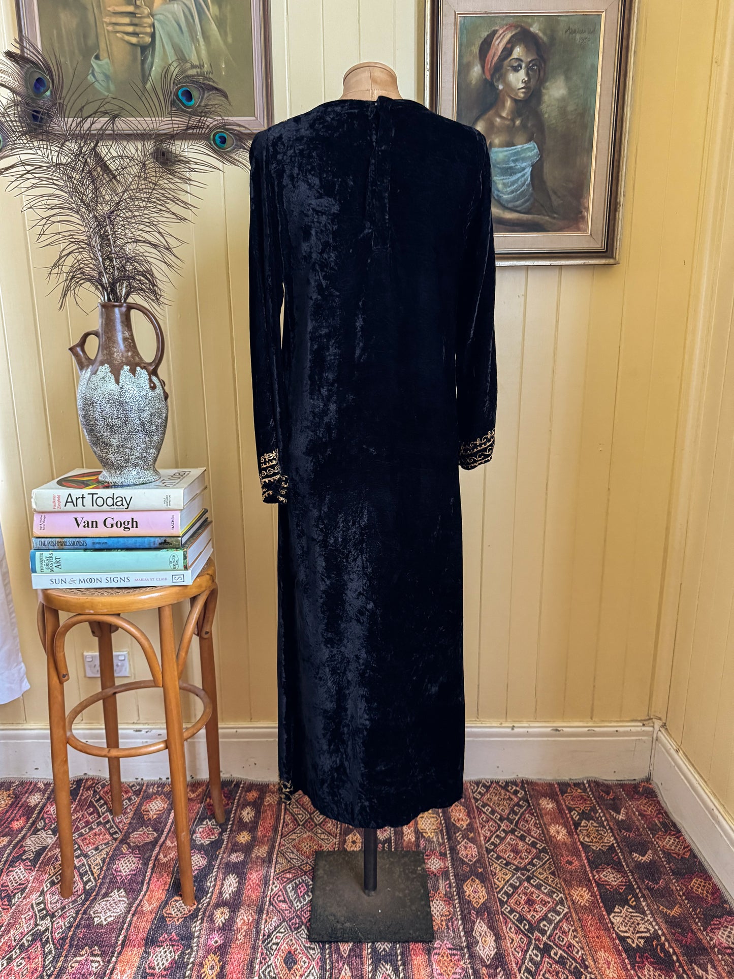 VINTAGE 1970S SAWBRO INDIAN VELVET EMBROIDERED MAXI KAFTAN XS