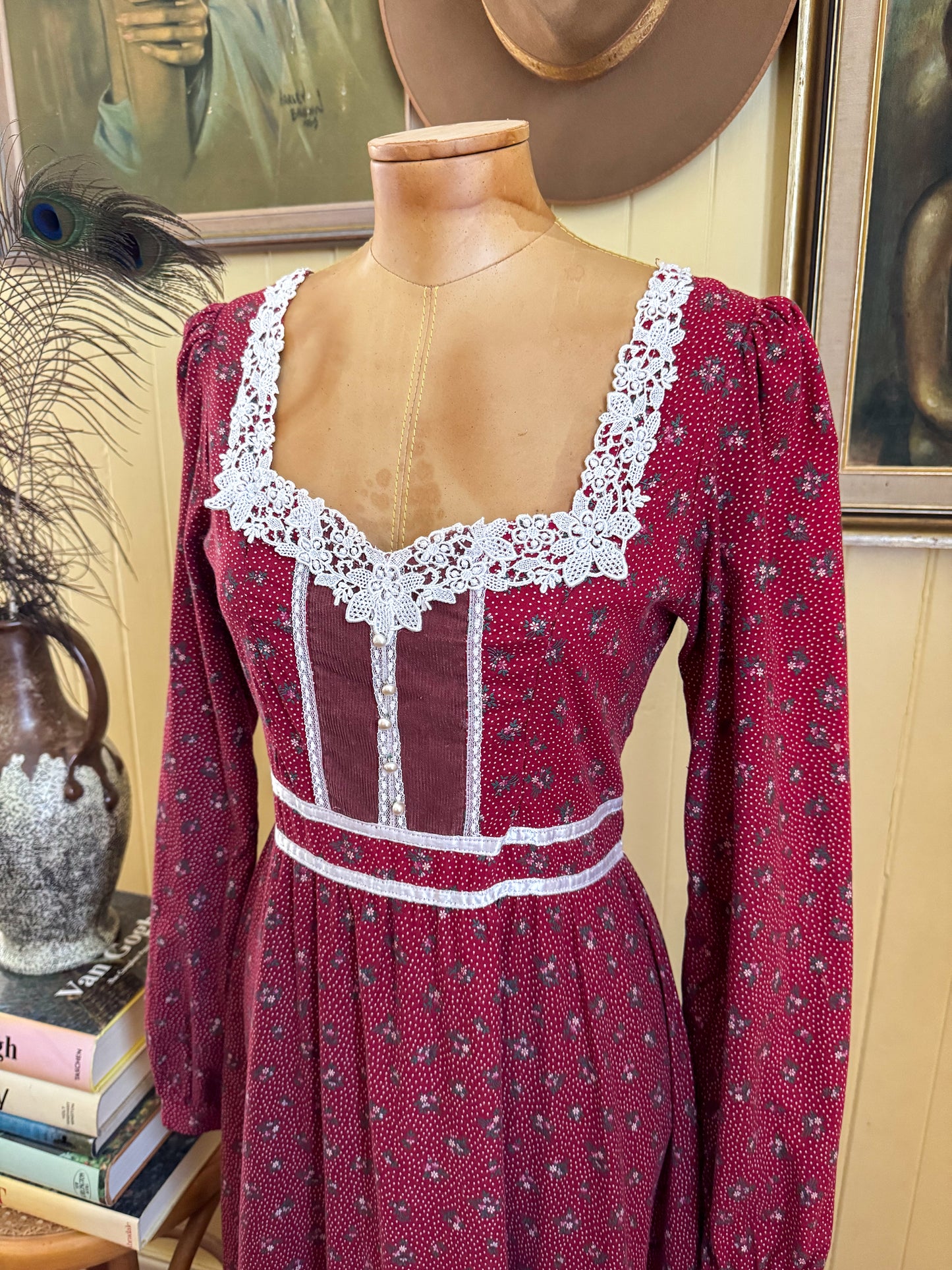 VINTAGE 1970S GUNNE SAX FLORAL PRINT COTTON + LACE PRAIRIE MAXI DRESS S