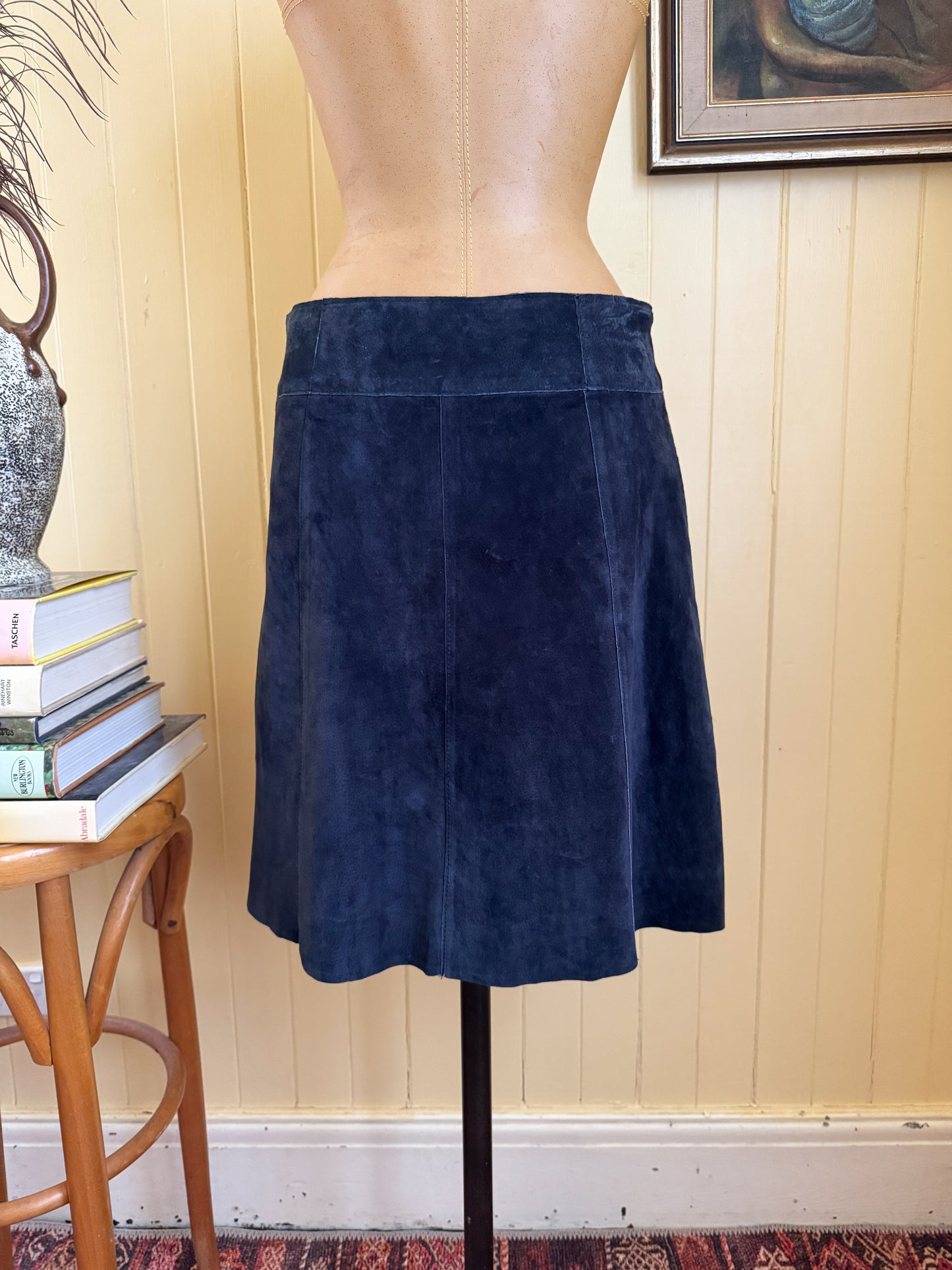 VINTAGE 1970S SUEDE MIDNIGHT LEATHER BUTTON THROUGH KNEE LENGTH SKIRT M
