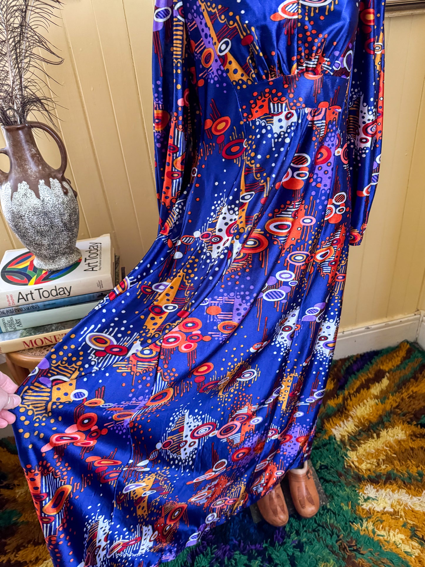 VINTAGE 1970S GROOVY NYLON FLORAL PRINT MAXI HOSTESS DRESS L