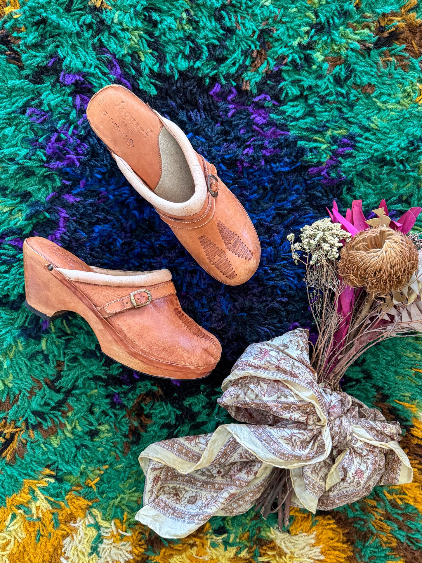 VINTAGE BRAZILIAN NATURAL TAN LEATHER WOODEN CLOGS 10/41