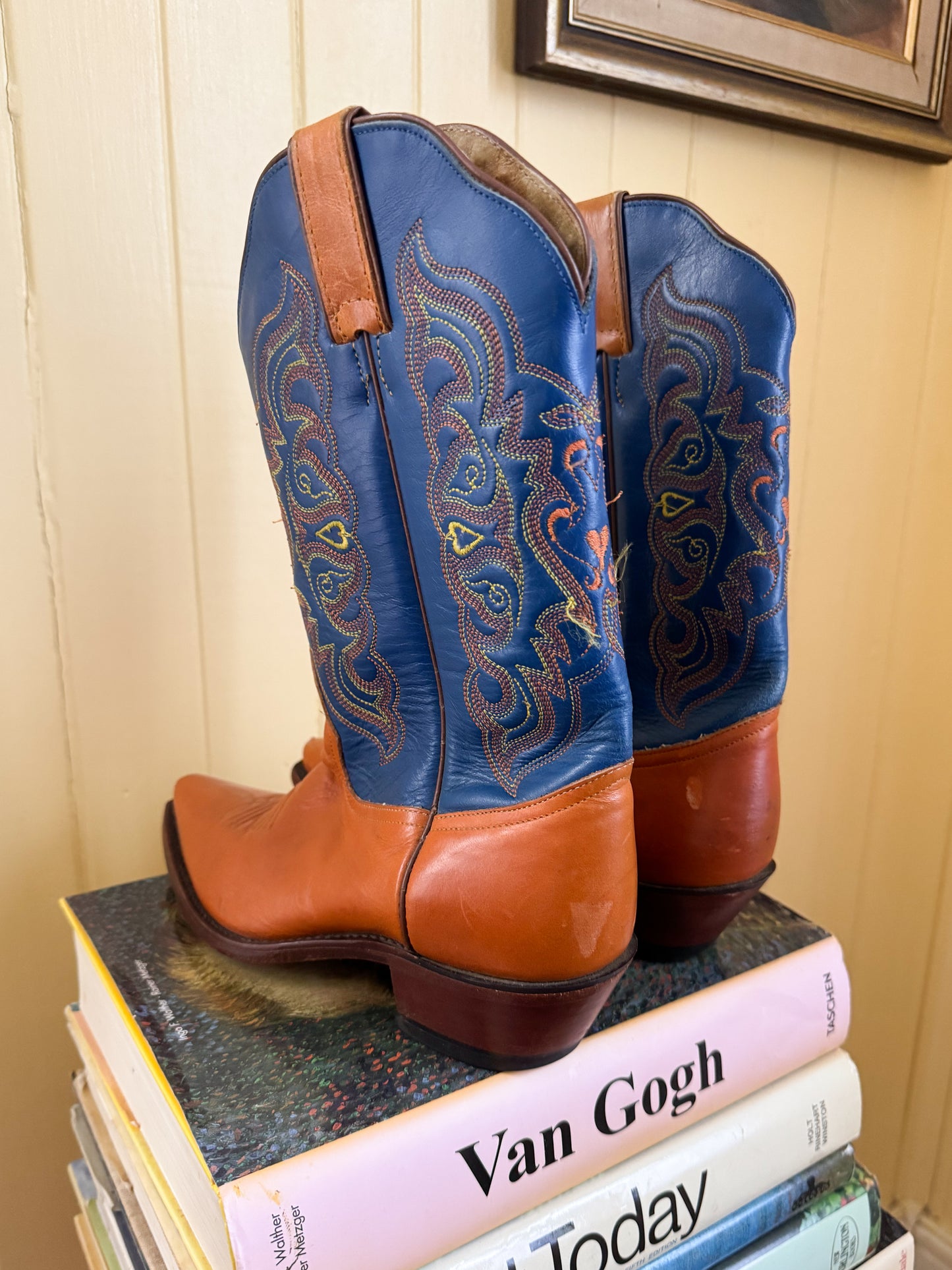 VINTAGE MEXICAN TONY LAMA EMBROIDERED TWO TONE LEATHER WESTERN CUBAN HEEL BOOTS 7