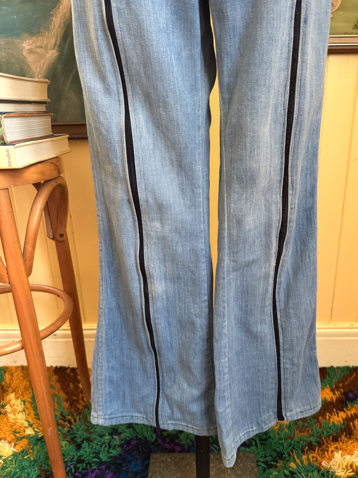 VINTAGE 1970S AMERICAN LOW RISE ZIP THROUGH STUDDED CROPPED DENIM JEANS S
