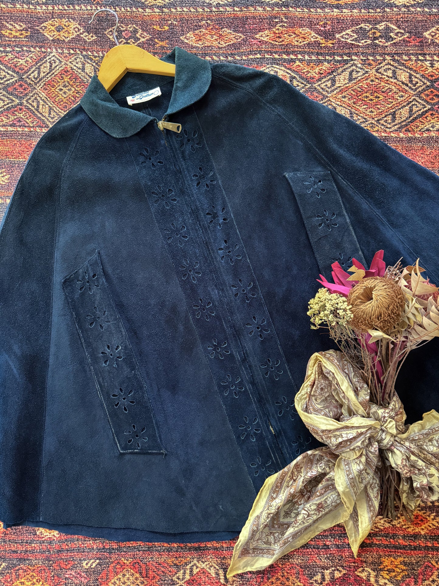 VINTAGE 1970S MEXICAN NAVY SUEDE LEATHER CUT OUT ZIP THROUGH PONCHO S/M/L