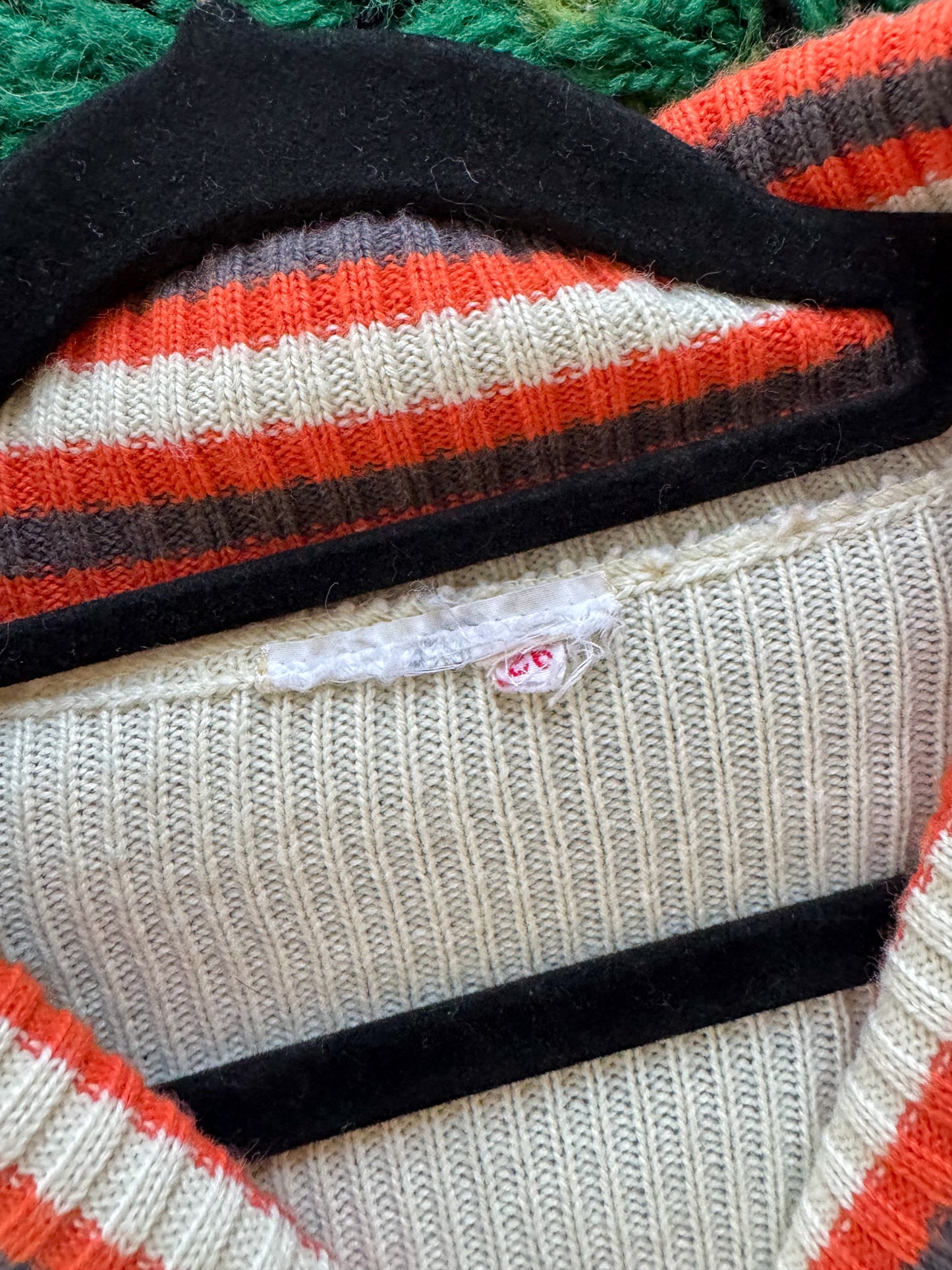 VINTAGE 1970S WOOL KNITTED V-NECK RIBBED FITTED JUMPER XS/S