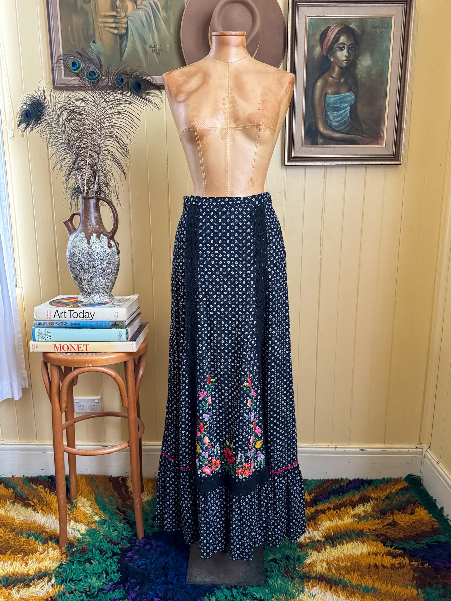 VINTAGE 1970S VISCOSE MINI FLORAL PRINT EMBROIDERED MAXI SKIRT XS