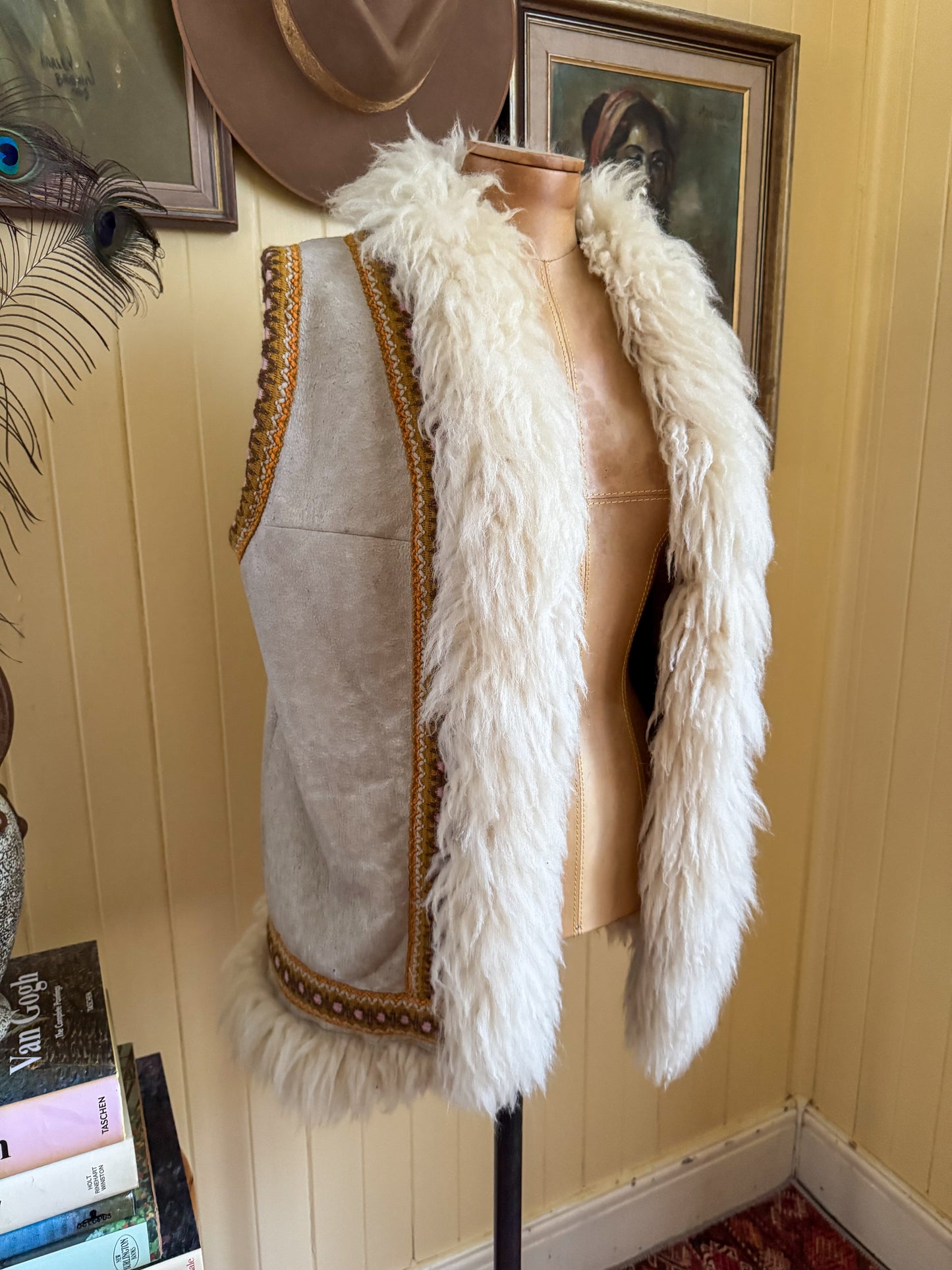 VINTAGE 1970S NATURAL SUEDE LEATHER PENNY LANE SHEARLING VEST S/M