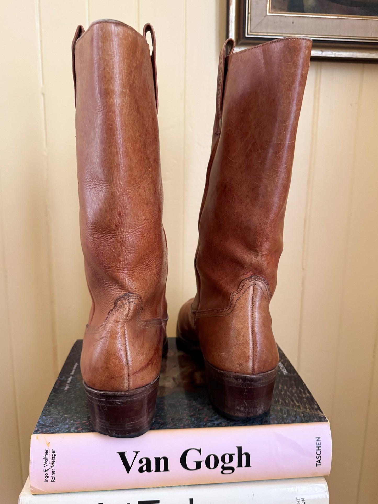 VINTAGE UNISEX FLORSHEIM MID CALF CAMPUS TAN LEATHER CUBAN HEEL BOOTS 10.5-11 W/8.5 M