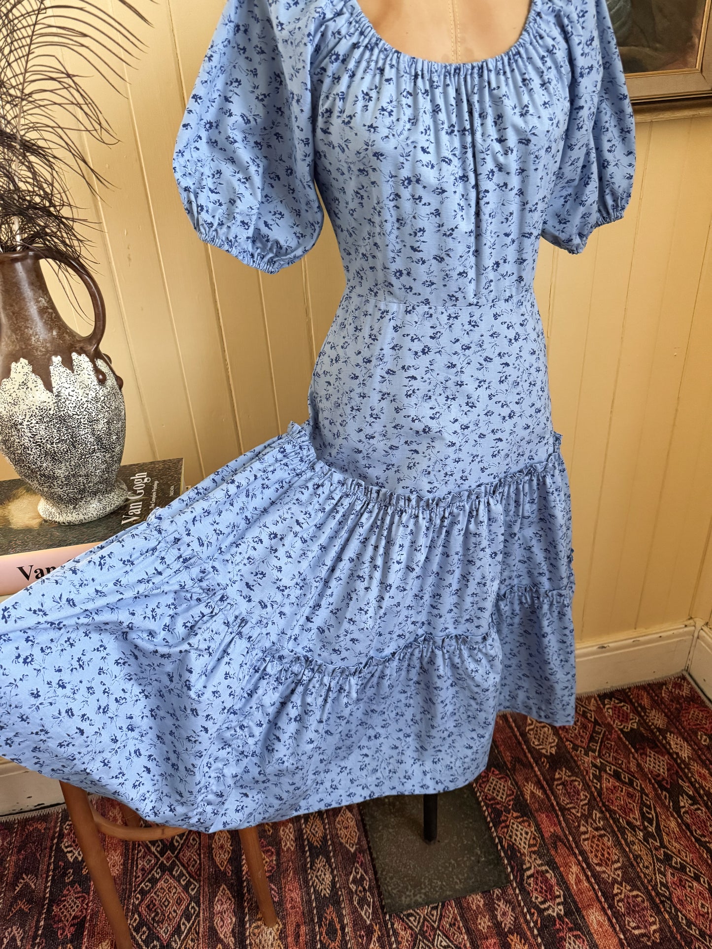 VINTAGE 1980S LAURA ASHLEY COTTON FLORAL + LOGO PRINT PEASANT DRESS XS/S