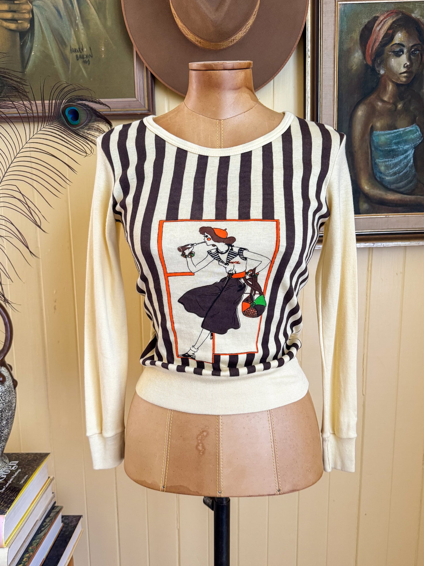 VINTAGE 1970S EMILY ROBBINS SPORTSWEAR ART DECO PRINT COTTON LONG SLEEVE T-SHIRT XS