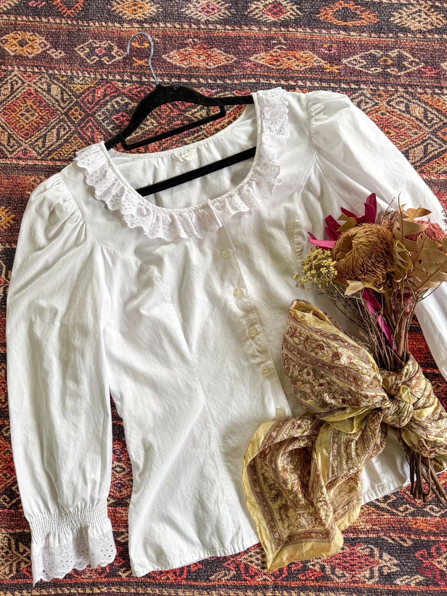 VINTAGE 1980S COTTON BRODIERIE FRILL PEASANT BUTTON THROUGH BLOUSE S/M