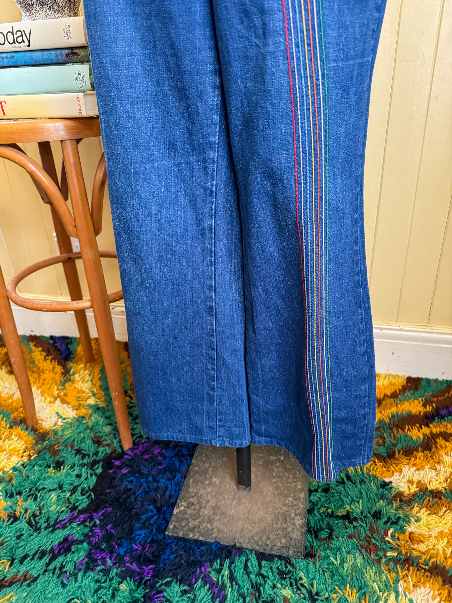 VINTAGE 1970S STUFFED HIGH WAIST RAINBOW STITCH CROPPED DENIM JEANS M