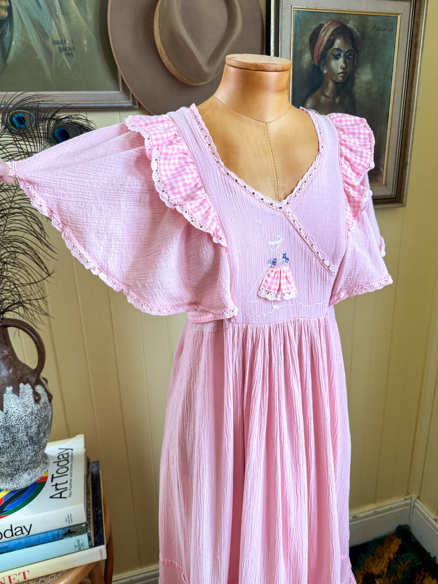 VINTAGE 1970S COTTON CHEESECLOTH GAUZE APPLIQUE RUFFLED MAXI DRESS M