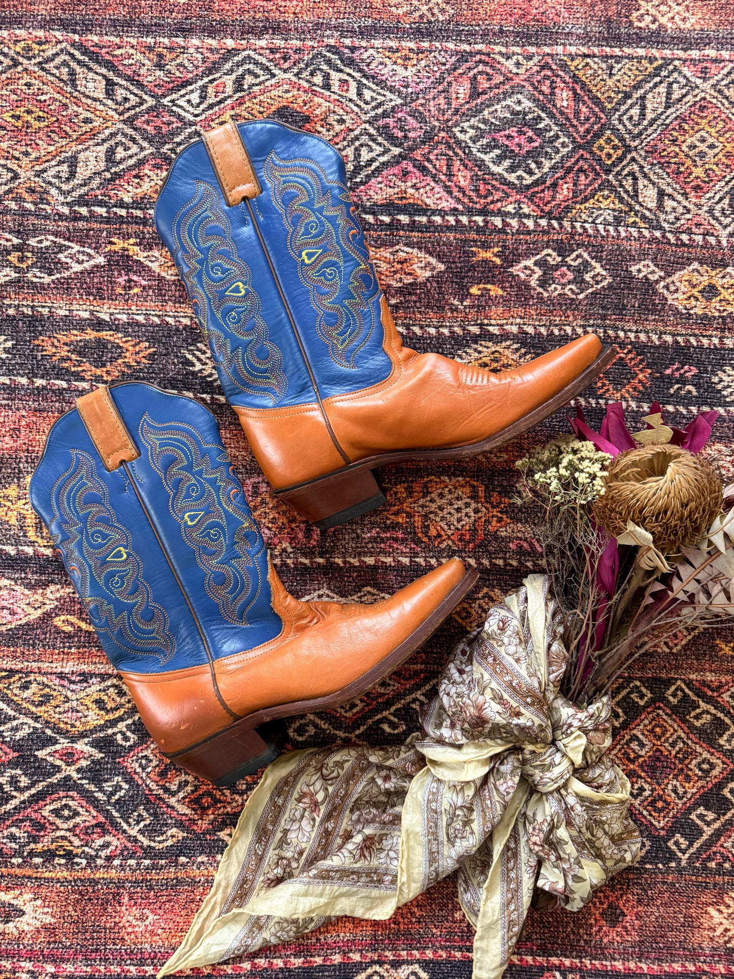 VINTAGE MEXICAN TONY LAMA EMBROIDERED TWO TONE LEATHER WESTERN CUBAN HEEL BOOTS 7