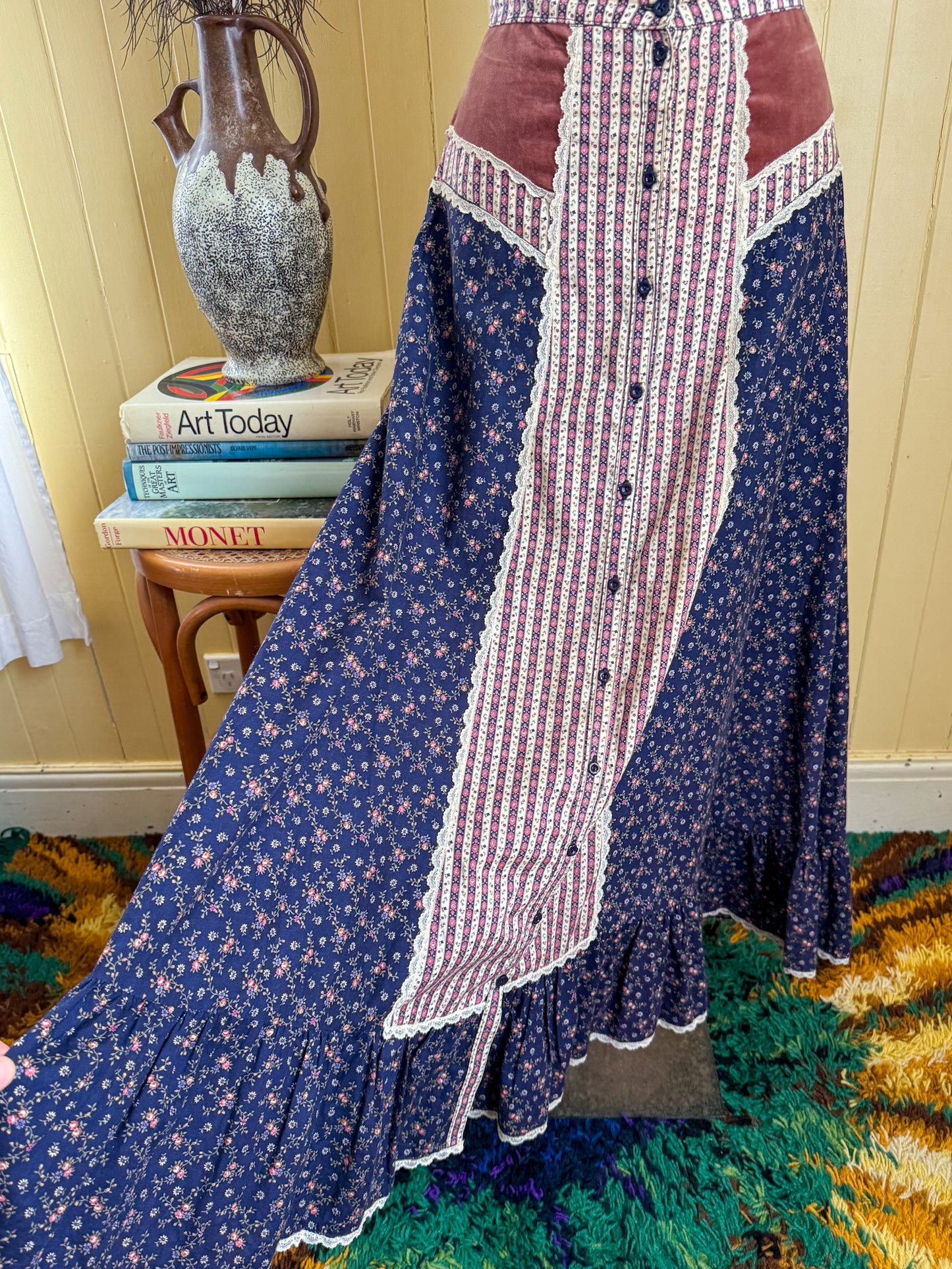 VINTAGE 1970S JESSICA’S GUNNIES GUNNE SAX FLORAL PRINT COTTON + VELVET MAXI SKIRT S