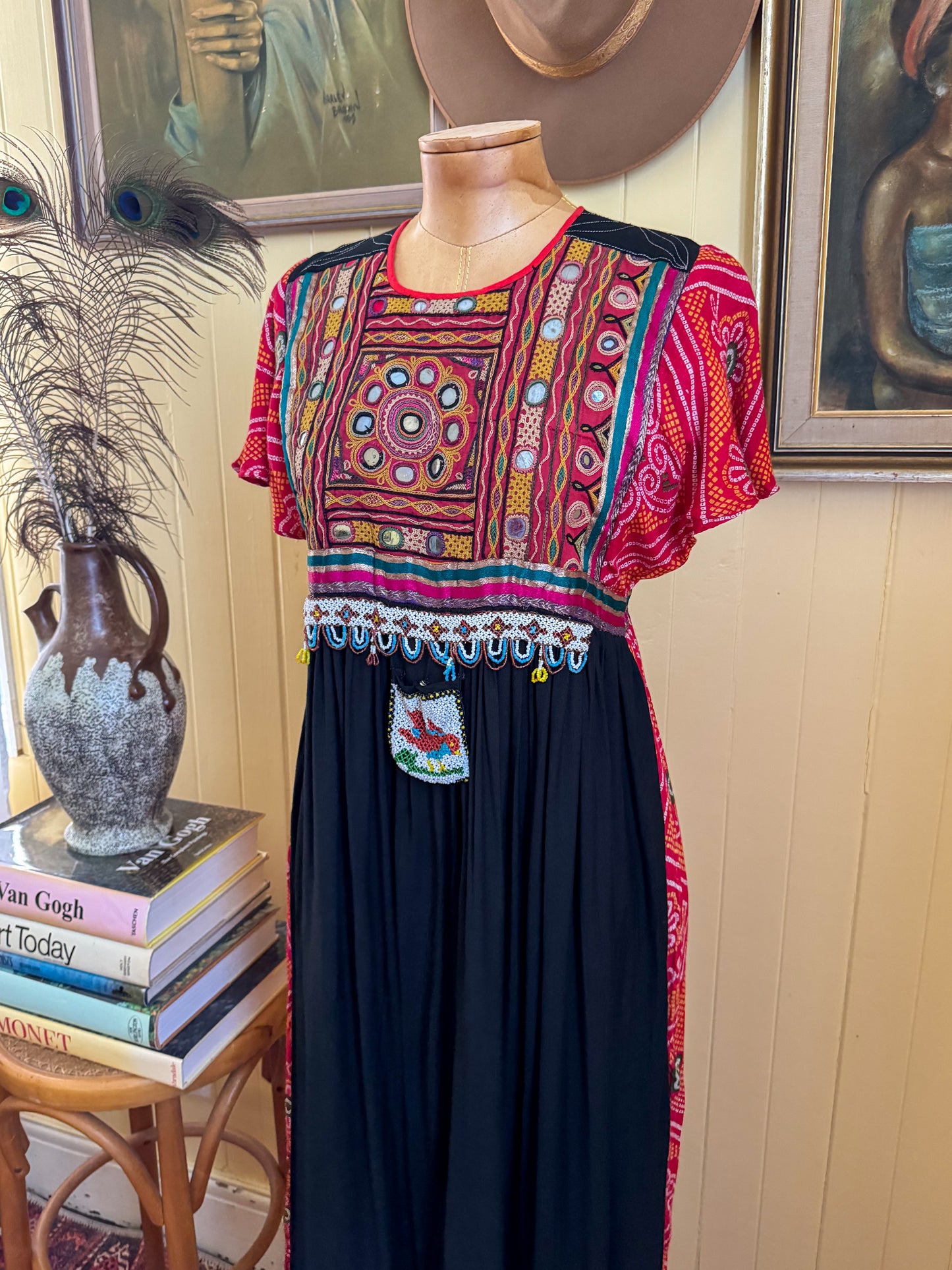 VINTAGE 1970S DIVALI INDIAN RAYON EMBROIDERED BEADED PRINT MIDI DRESS XS/S