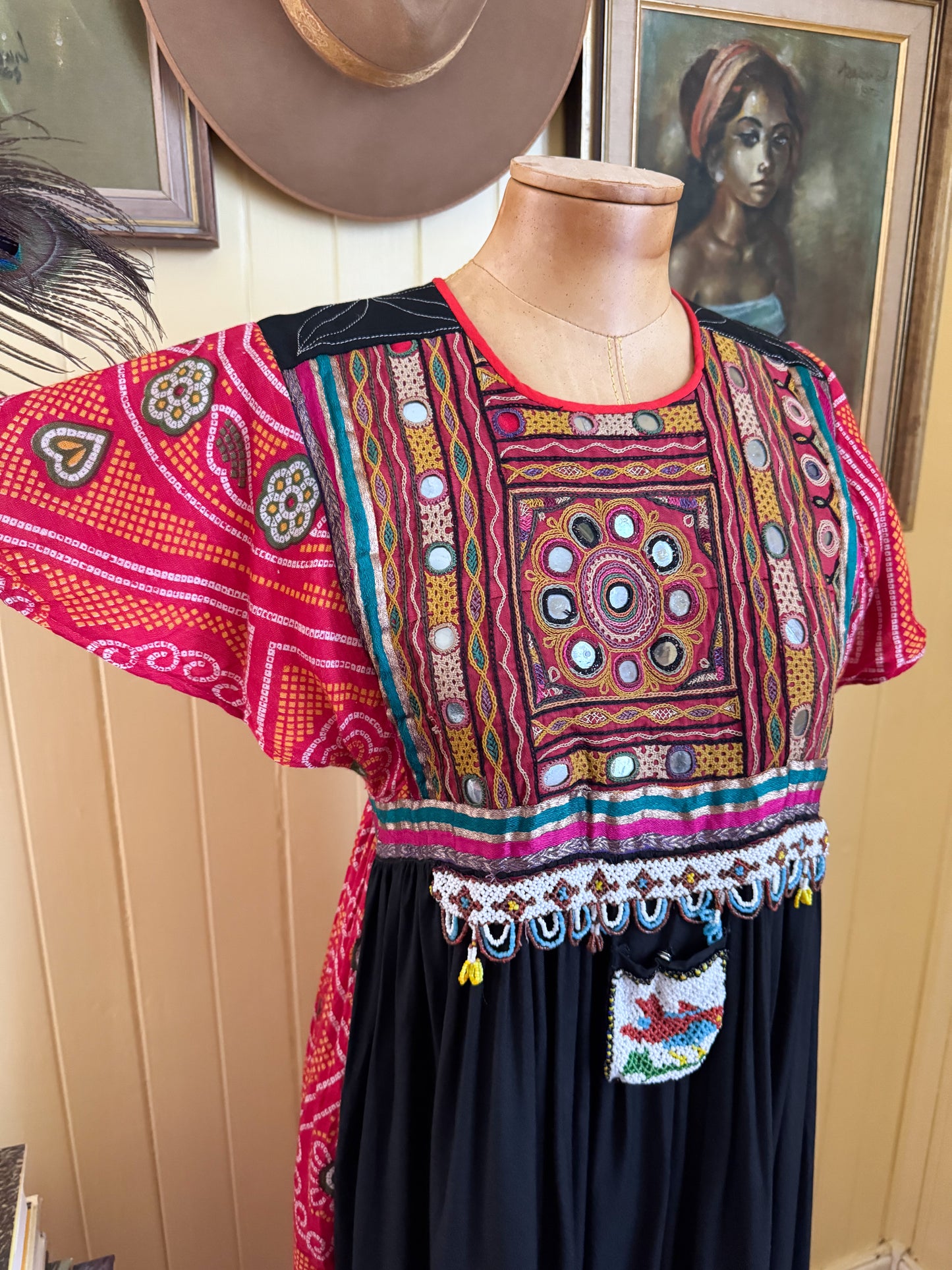 VINTAGE 1970S DIVALI INDIAN RAYON EMBROIDERED BEADED PRINT MIDI DRESS XS/S