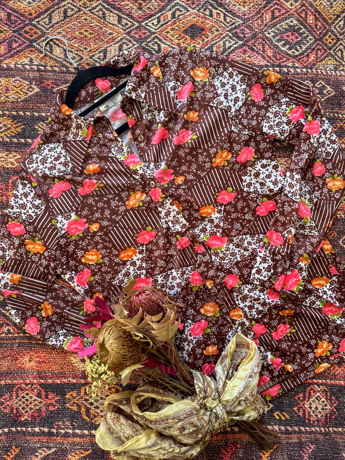VINTAGE 1970S KOREAN LUCKY PIERRE FLORAL PRINT POLY BODY SHIRT M