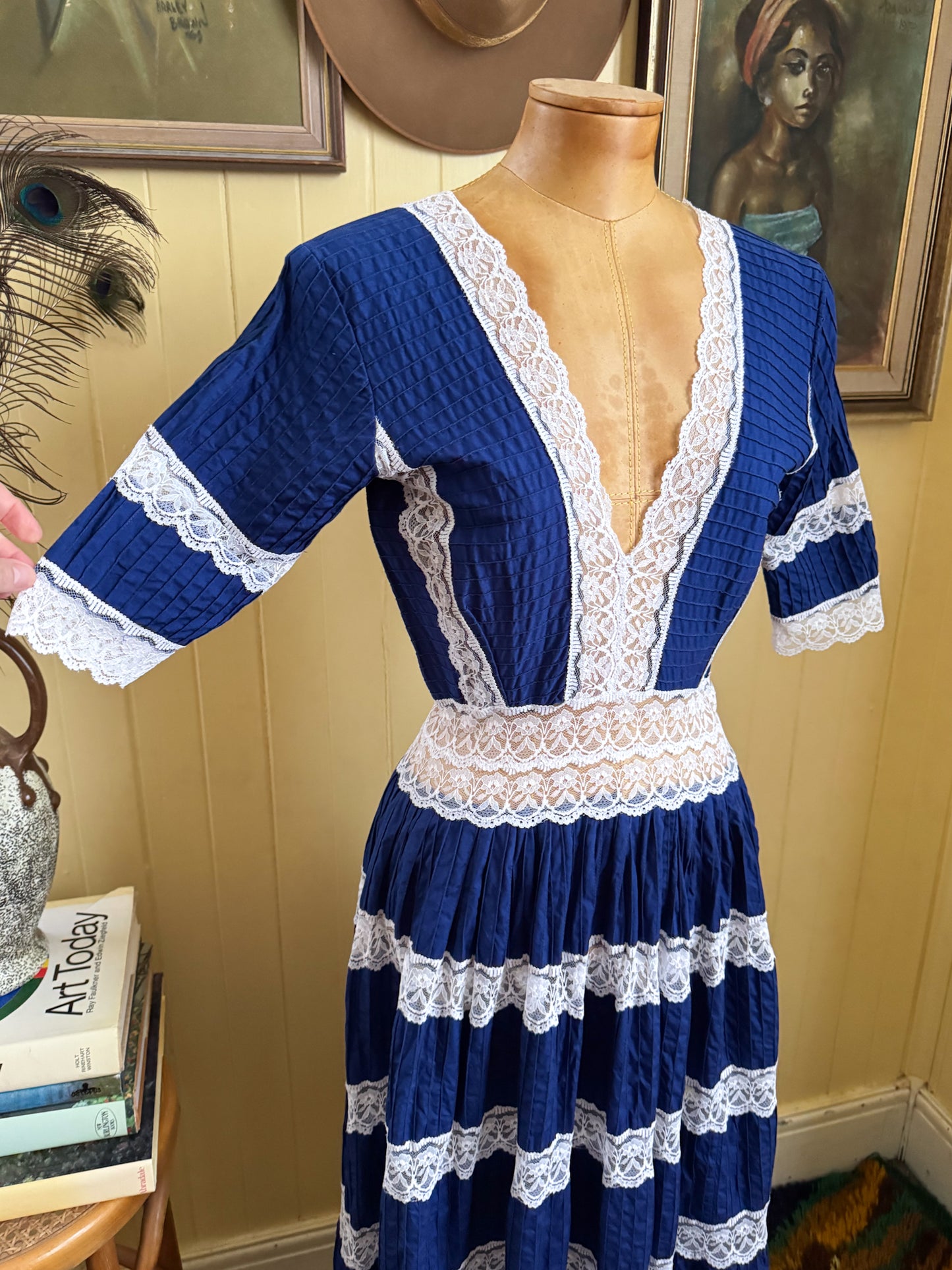 VINTAGE 1970S MEXICAN COTTON BLEND LACE INSERT MAXI DRESS S