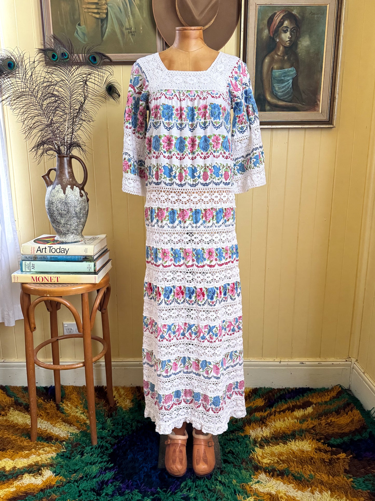 VINTAGE 1970S MEXICAN COTTON FLORAL PRINT LACE TIERED MAXI DRESS S