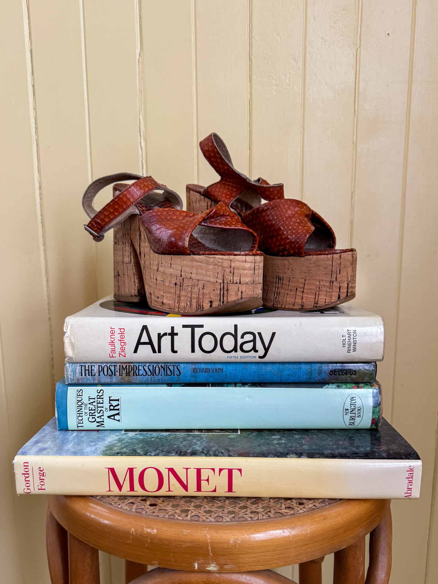 VINTAGE 1970S TAN LEATHER SNAKE EFFECT CORK SUPER PLATFORM SANDALS 6/37