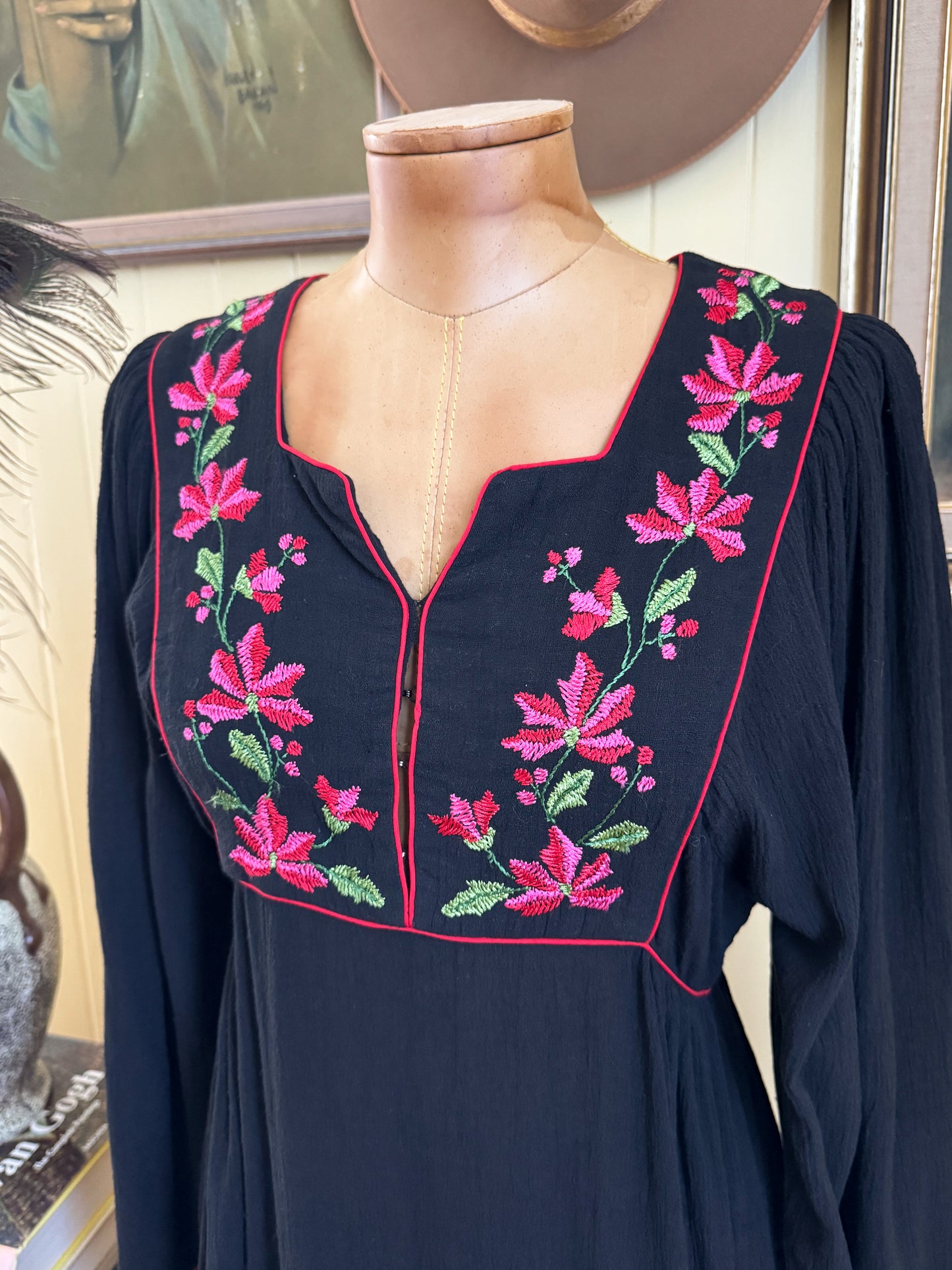 VINTAGE 1970S NEEPA INDIAN COTTON EMBROIDERED KIMONO SLEEVE MAXI DRESS S