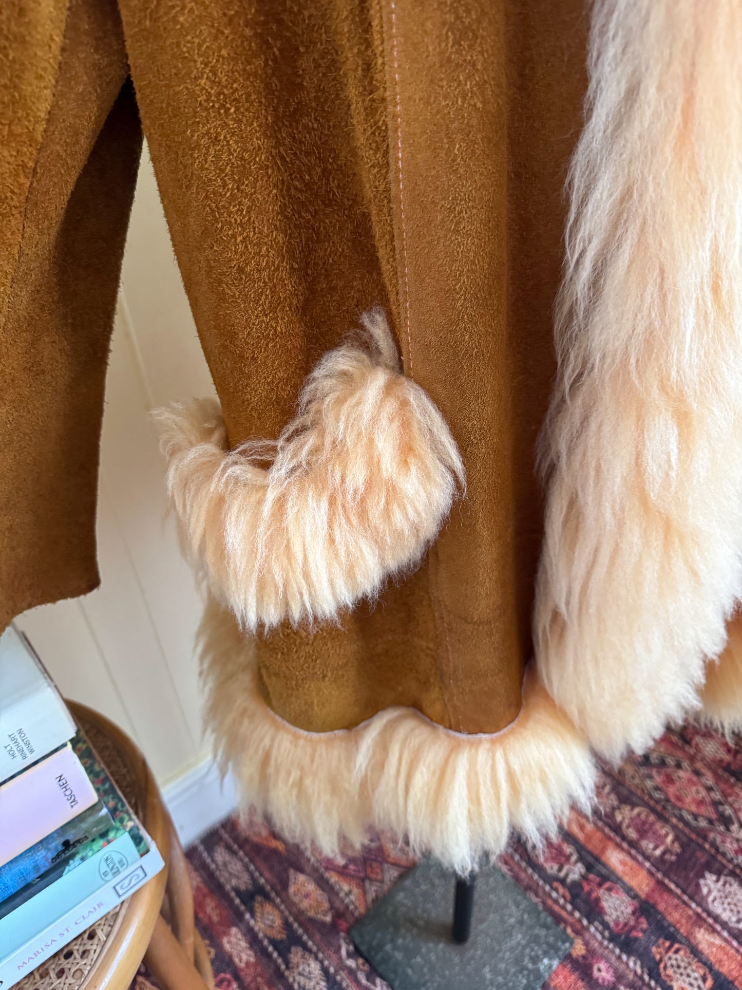 VINTAGE 1970S TAN SUEDE SHEEPSKIN LONGLINE PENNY LANE COAT M/L