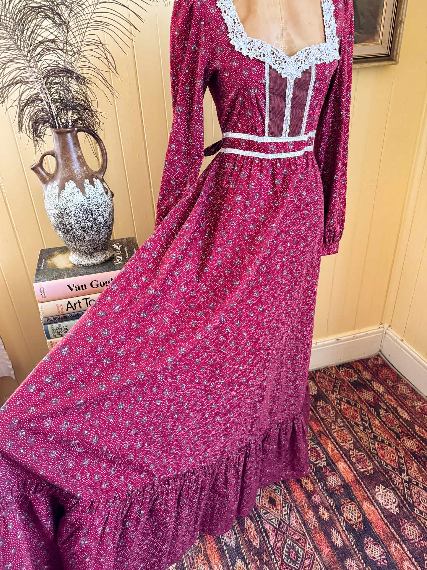VINTAGE 1970S GUNNE SAX FLORAL PRINT COTTON + LACE PRAIRIE MAXI DRESS S