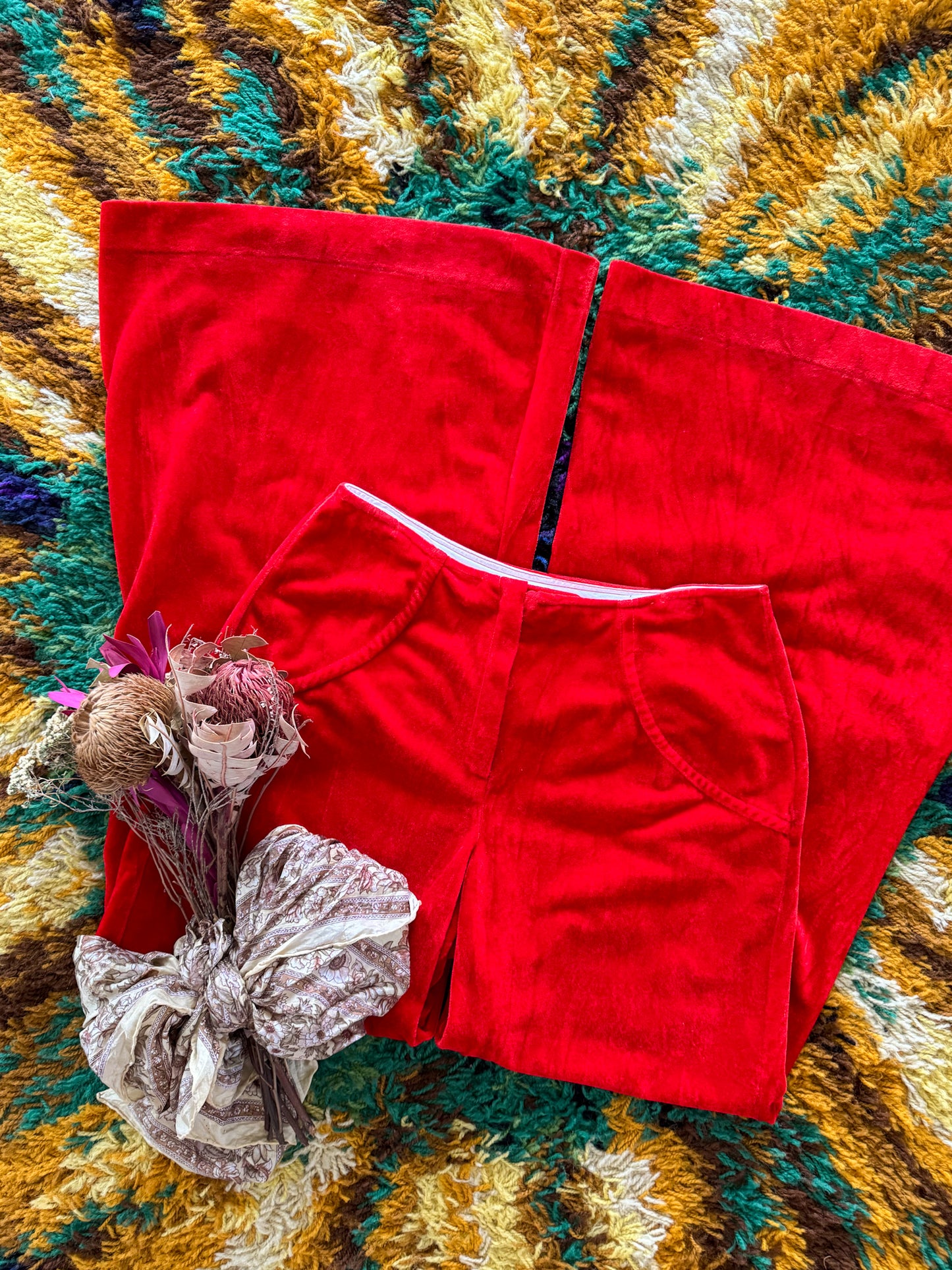 VINTAGE 1970S ST CHARLES RED VELVET WIDE LEG FLARE PANTS S/M